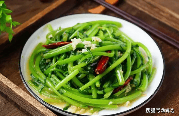 原创            茼蒿多样做法，美味呈现