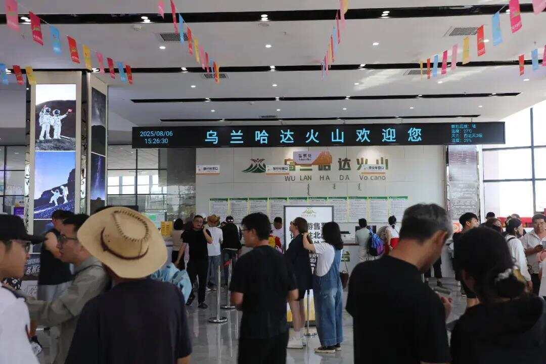 有人带铲子在景区挖"玛瑙和黄金"?官方:地表有少量玛瑙,不存在黄金矿藏