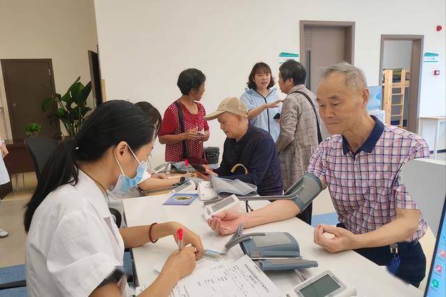 医生表示：老人若长时间不吃腊肉，用不了多久，身体会有6大改善