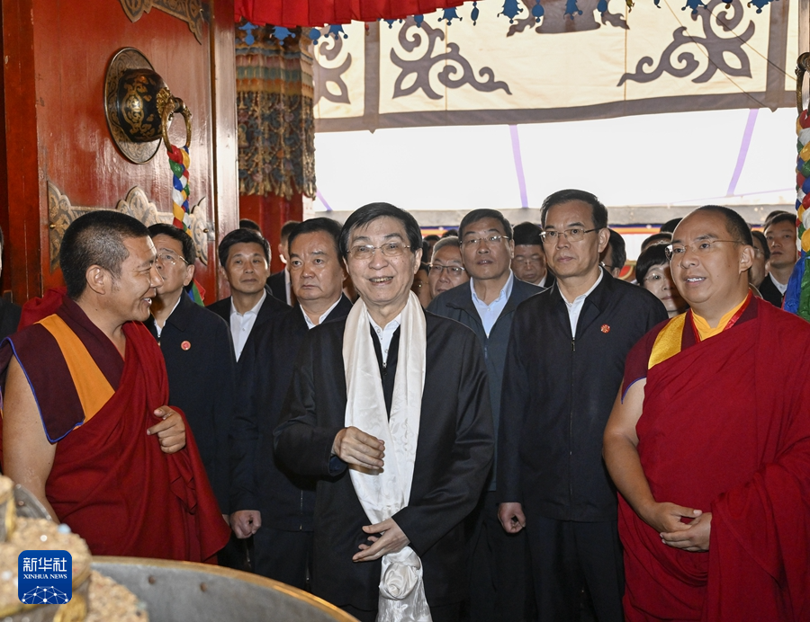 中央代表团离开西藏返回北京