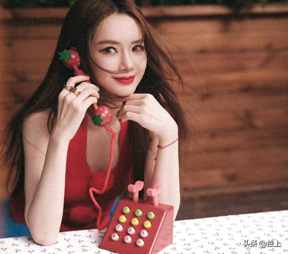 原创            被41岁戚薇狠狠上一课！与小6岁李一桐同框，才懂少女和少妇区别