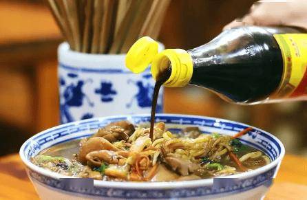 55岁男子每次吃面都放醋，半年后体检，医生叹息：平时吃的啥？