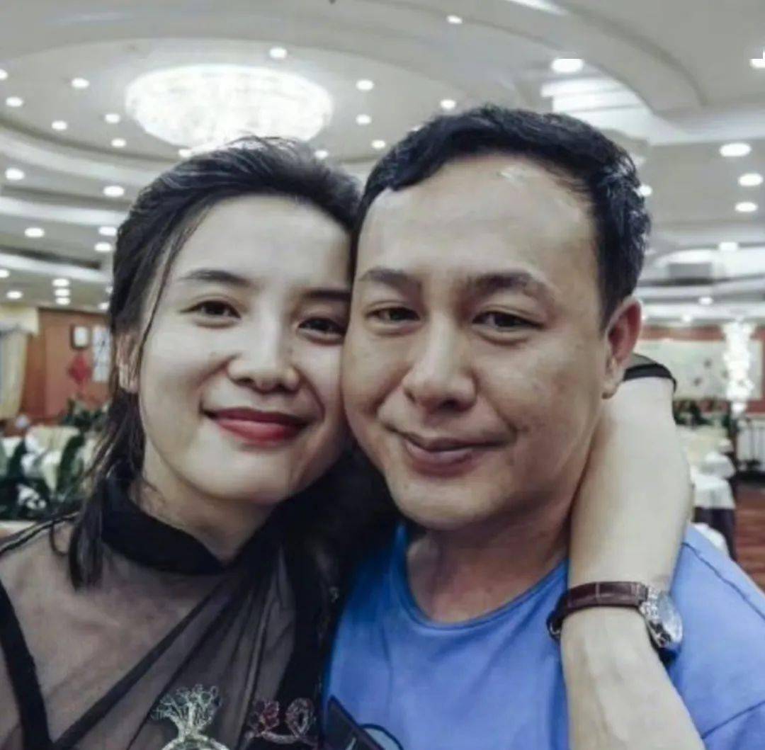 这个演员和他粉丝结婚了！