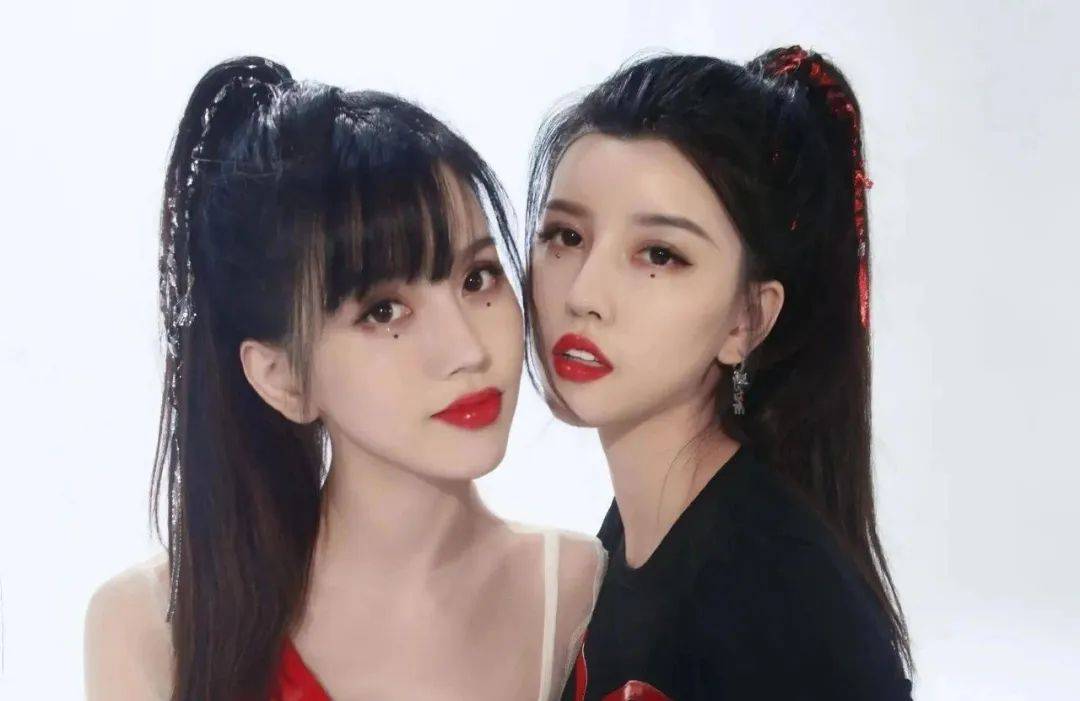 【2025.8.18】《锦月如歌》s+？《风月不相关》邓为上桌吃饭？内部观影哪些人参加？by2跟何猷君还有王力宏？祛痘坑的方法？