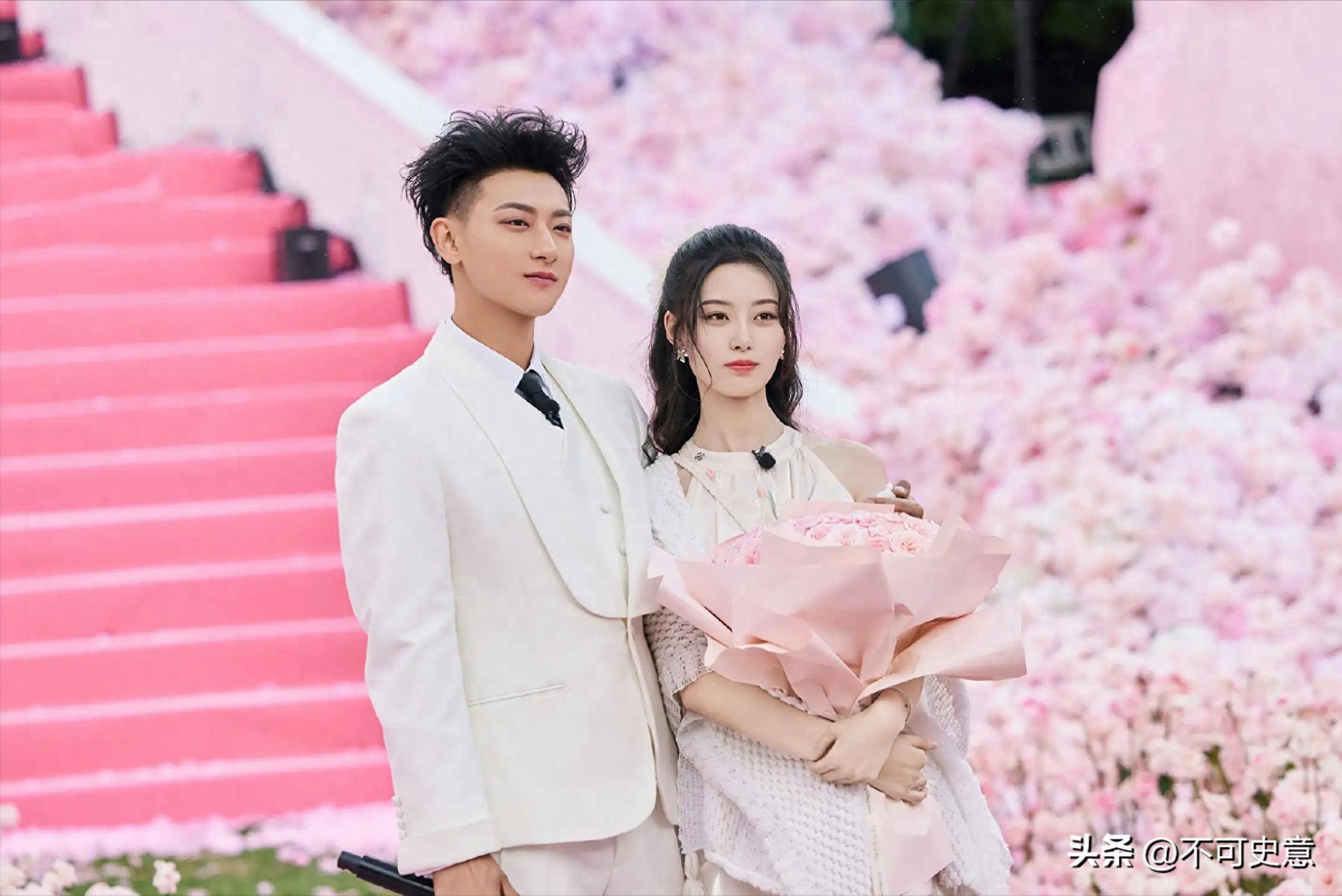 原创            上“八百”个综艺秀恩爱，这4对明星夫妻，圈钱的样子太难看！