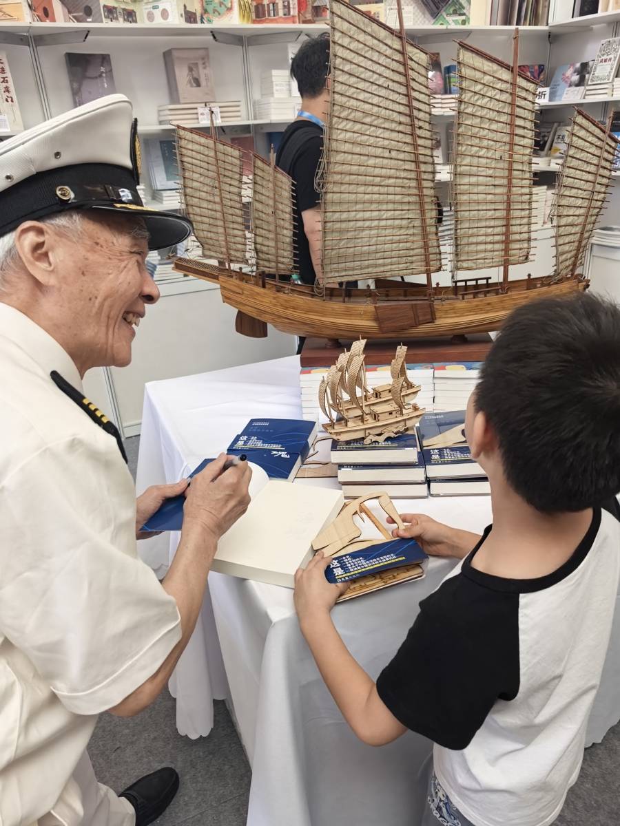 上海书展｜文创从书籍中萌芽，绽放出阅读的千姿百态