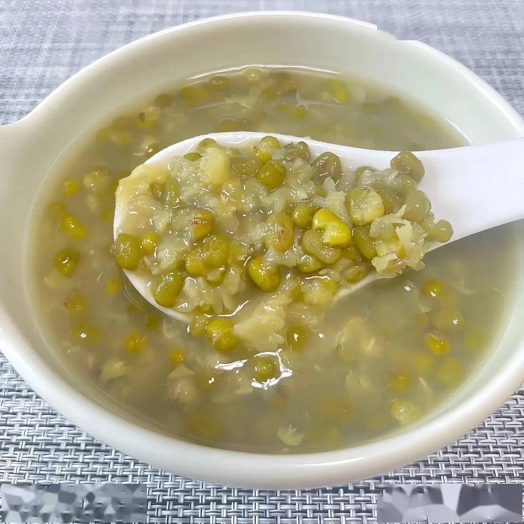 原创            三伏天，这绿豆汤的神仙喝法，清热解暑又养颜，家里人都爱喝！