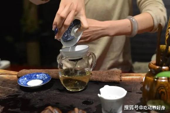 原创            “夏天喝茶，胜过吃肉”绝非夸张，三伏天喝茶，解锁夏日养生密码
