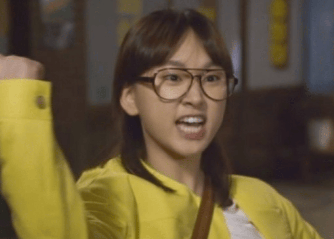 原创            请回答1988宝拉上海偷拍快递员