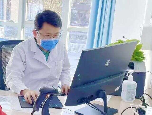 干吃蒙脱石散险窒息？专家详解安全用药与腹泻防治要点