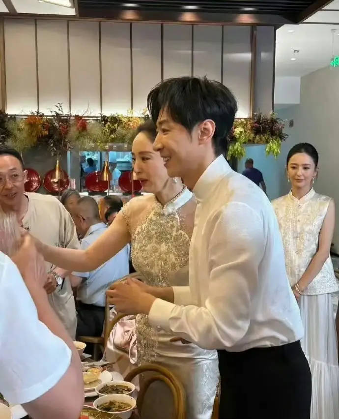 张维伊董璇婚宴饭店费用引争议 平台显示人均67元