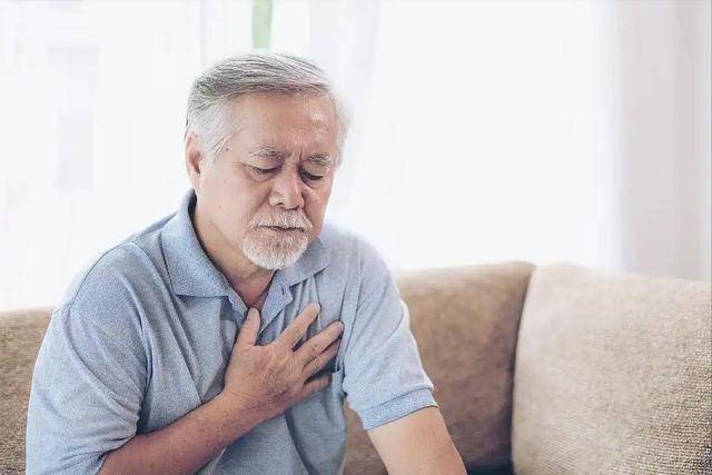 心梗是喝茶喝出来的？医生：即使铁打的心脏，也别在4个时间喝茶