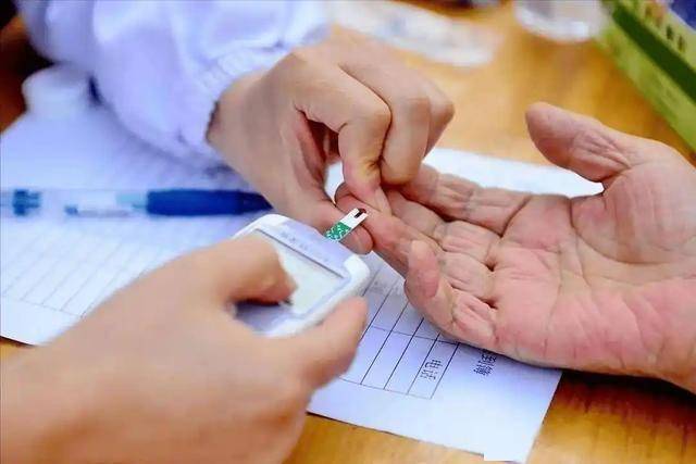 医生呼吁：一旦患上了糖尿病，这5件事就不要做了，别害了自己！