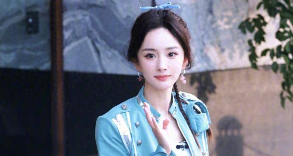 《生万物》爆了!杨幂深眼窝和水桶腰抢镜，“85花”格局再次大变