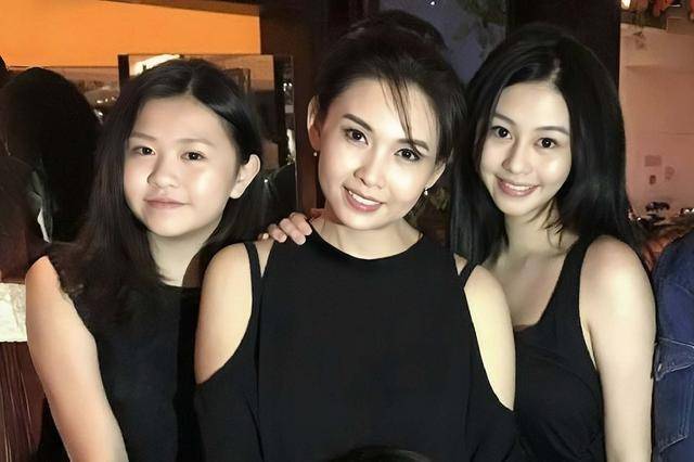 香港星二代疑真空上阵，天生一副美人胚子，完美继承母亲优良基因