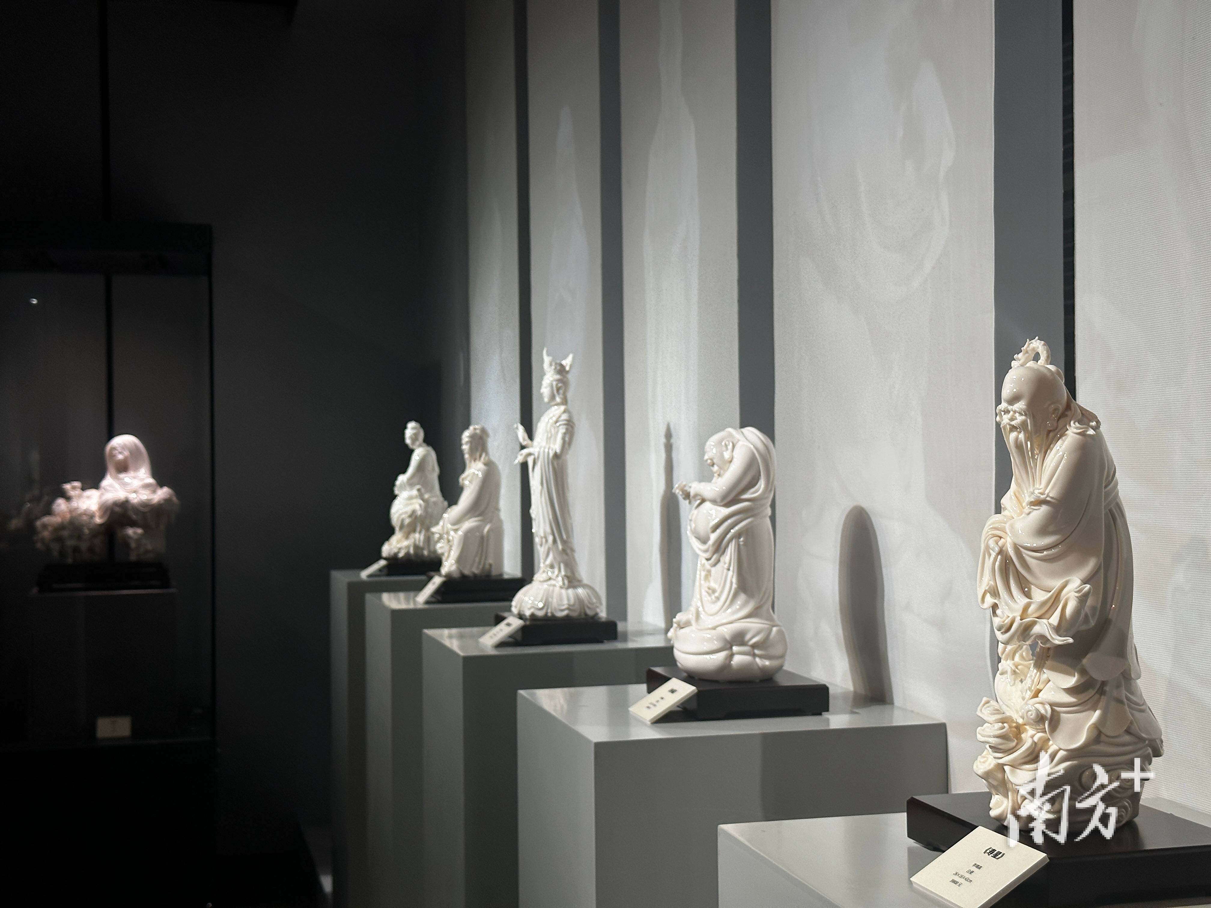 “白境天成·中国白”李璋高陶瓷艺术作品展在广州工美港开幕