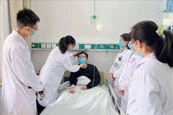 脑梗去世的人越来越多？医生警告：天热宁可喝茶，也别做这4事！