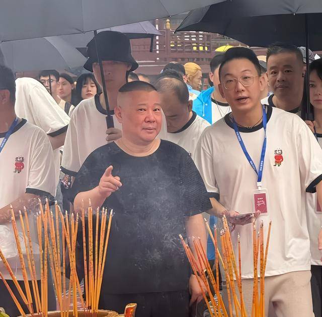 原创            德云社新剧开机！秦霄贤瘦成皮包骨，岳云鹏排不上号，C位太抢眼