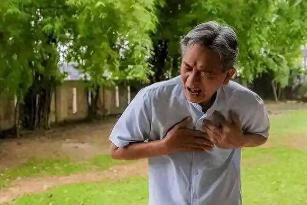 心梗去世的人越来越多？医生劝告：天热宁可打麻将，也别做这4事