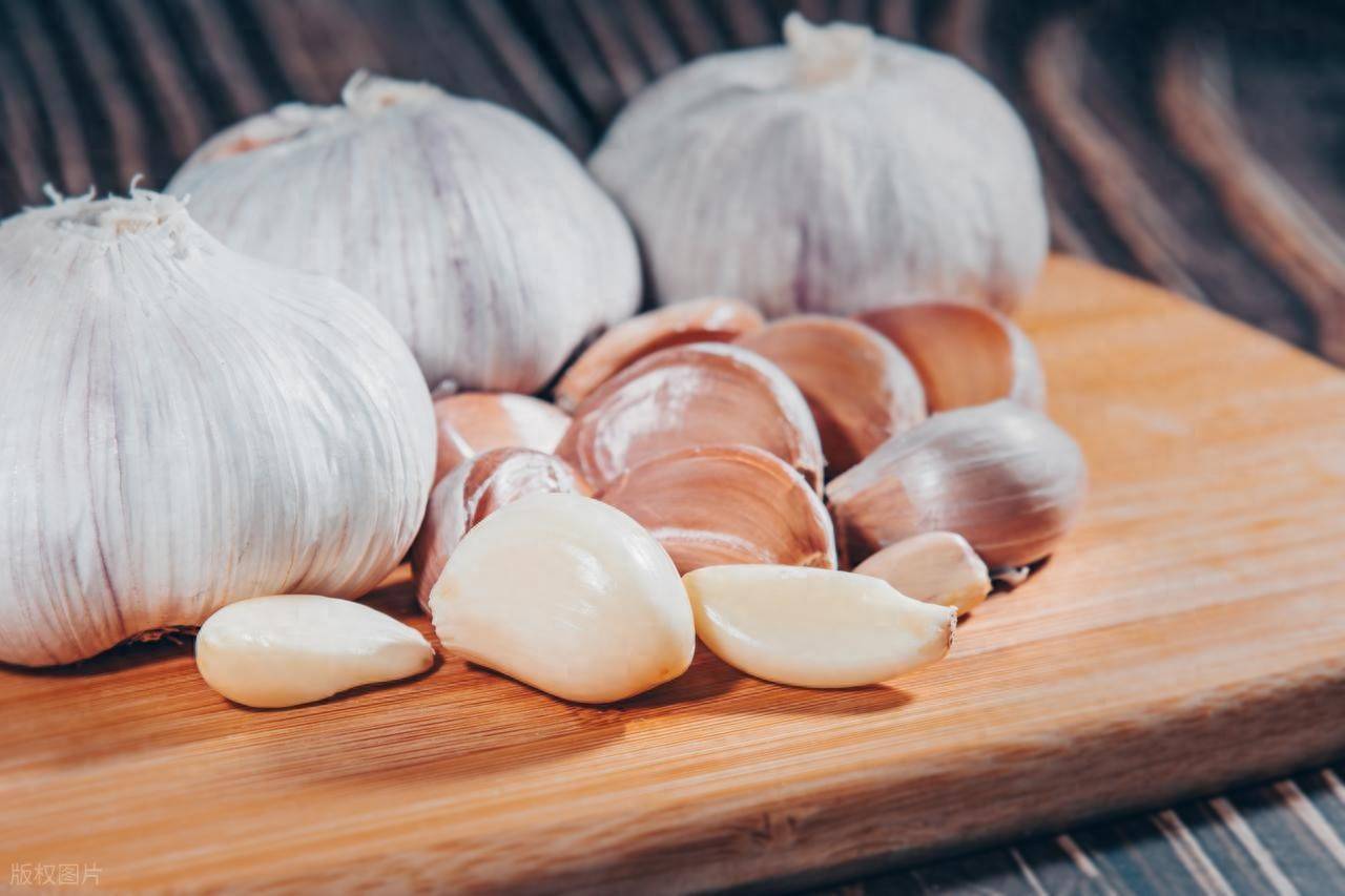 科学看待大蒜价值：食用建议与防癌视角下的健康考量