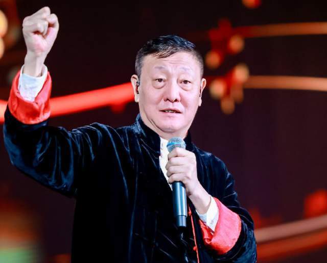 原创            57岁韩磊出轨致小三怀孕！妻子牺牲事业换来背叛，本人疯狂捂嘴