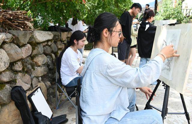 图说信阳｜画家聚新县 妙笔绘古村