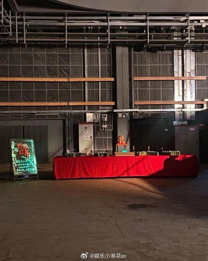 贾玲新作电影今日杀青，讲述主妇破获传销案