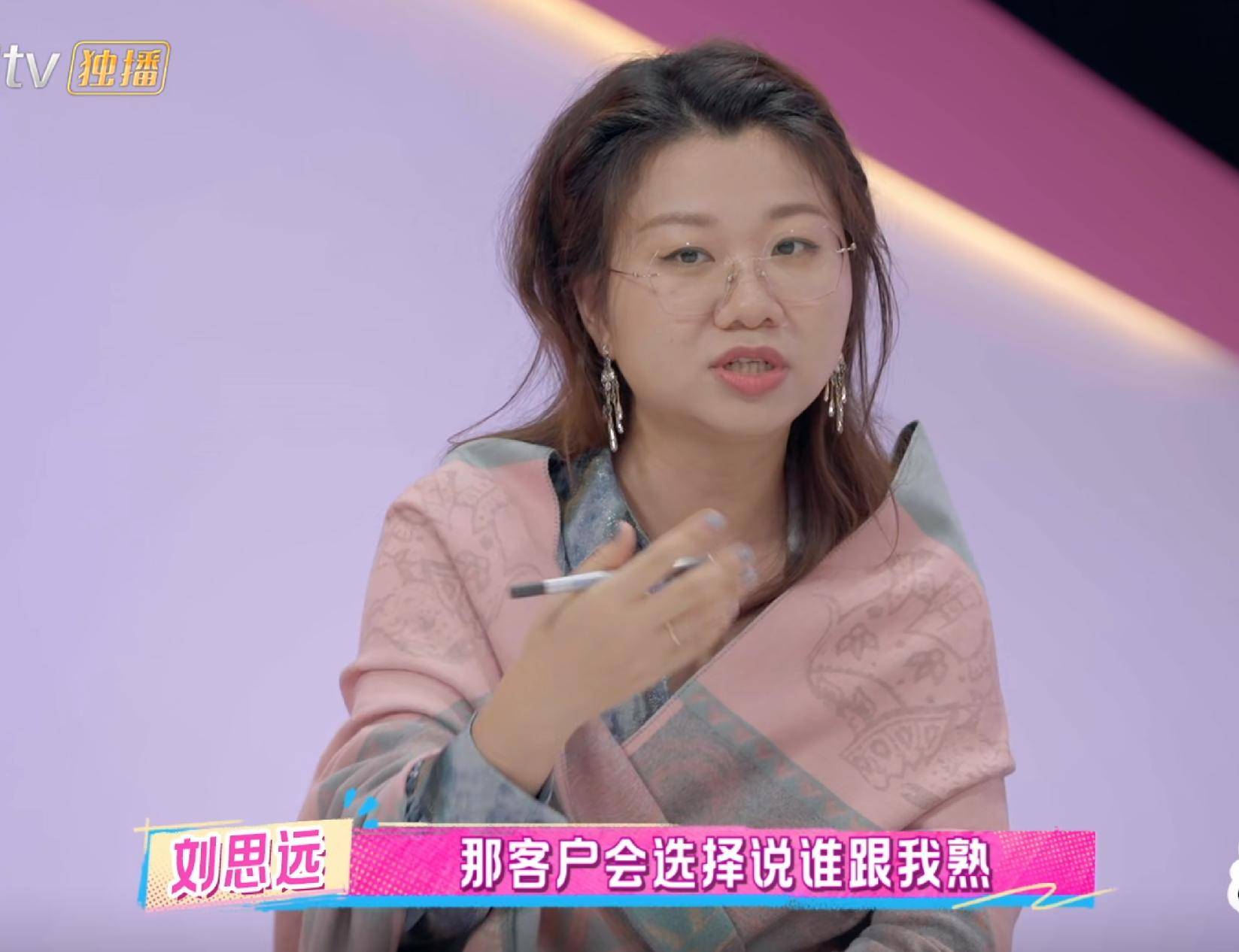 看靳梦佳当着孙怡妈妈面说孙怡不简单，就懂她为啥出道13年都不红