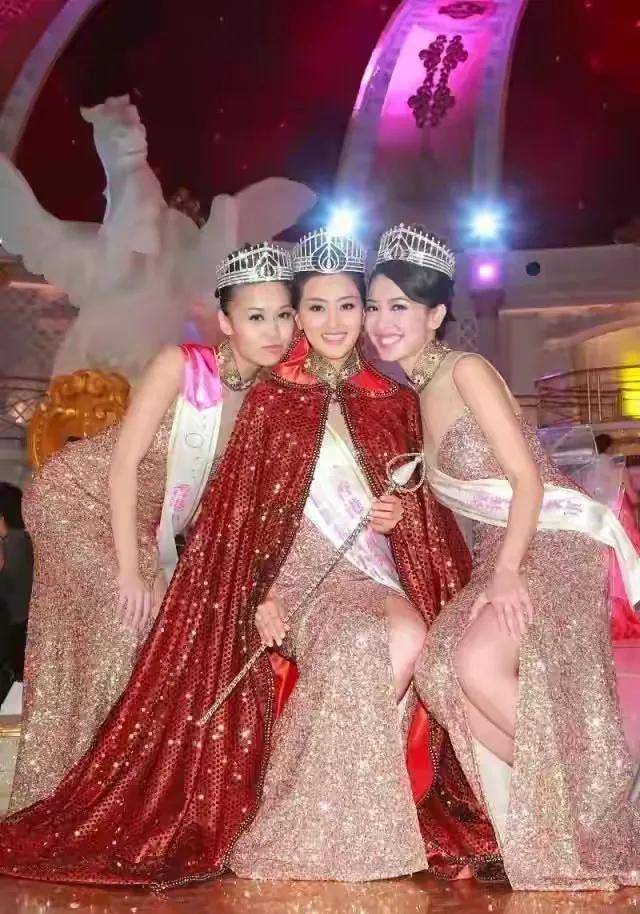 TVB“三高”港姐携子出游母爱尽显，身材丰满圆润疑似怀二胎