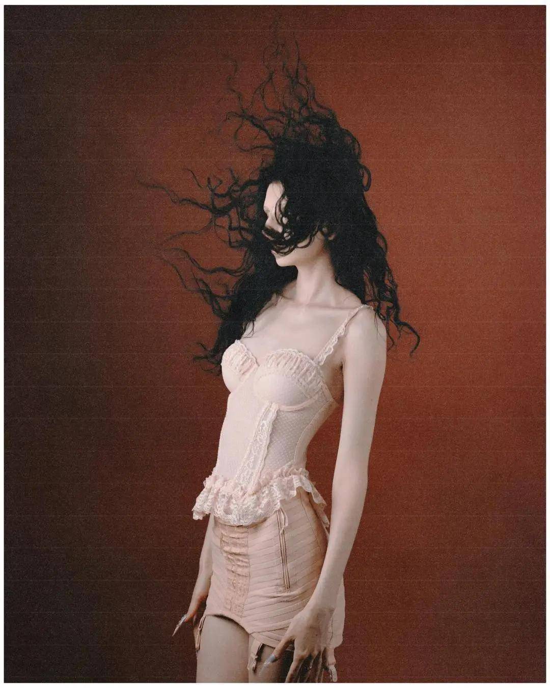 Veronica：将俄式审美融入当代摄影的女性艺术家