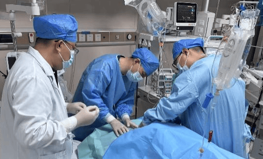 就医帮 | “生命禁区”深处进行精准“排雷”！北京安贞医院神经疾病中心成功救治一位四脑室大量出血患者