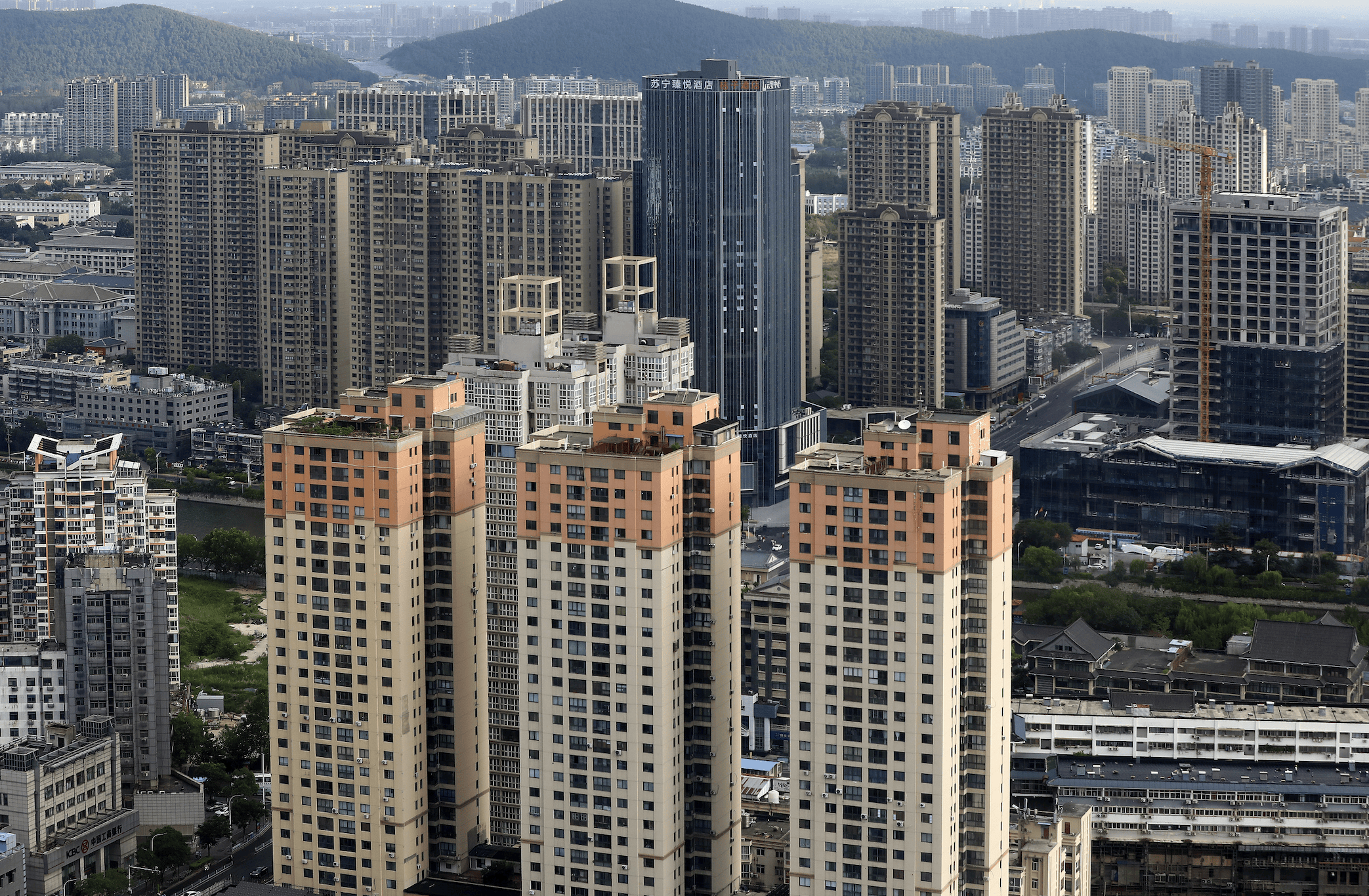 国务院全体会议强调巩固房地产市场企稳态势，释放哪些信号？