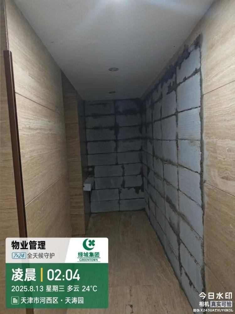 当地回应“业主连夜砌墙将大堂据为己有”：砌墙房主有产权，各部门正调查原因