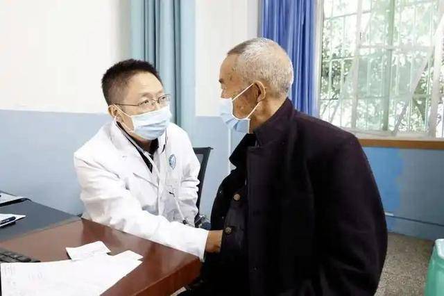 医生发现：坚持喝温水的慢阻肺患者，不用多久，身体或有4大好处