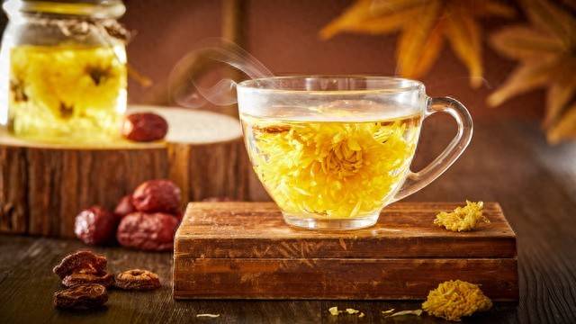 “反向喝茶”正悄悄毁掉你的健康！入秋后这5个习惯赶紧改