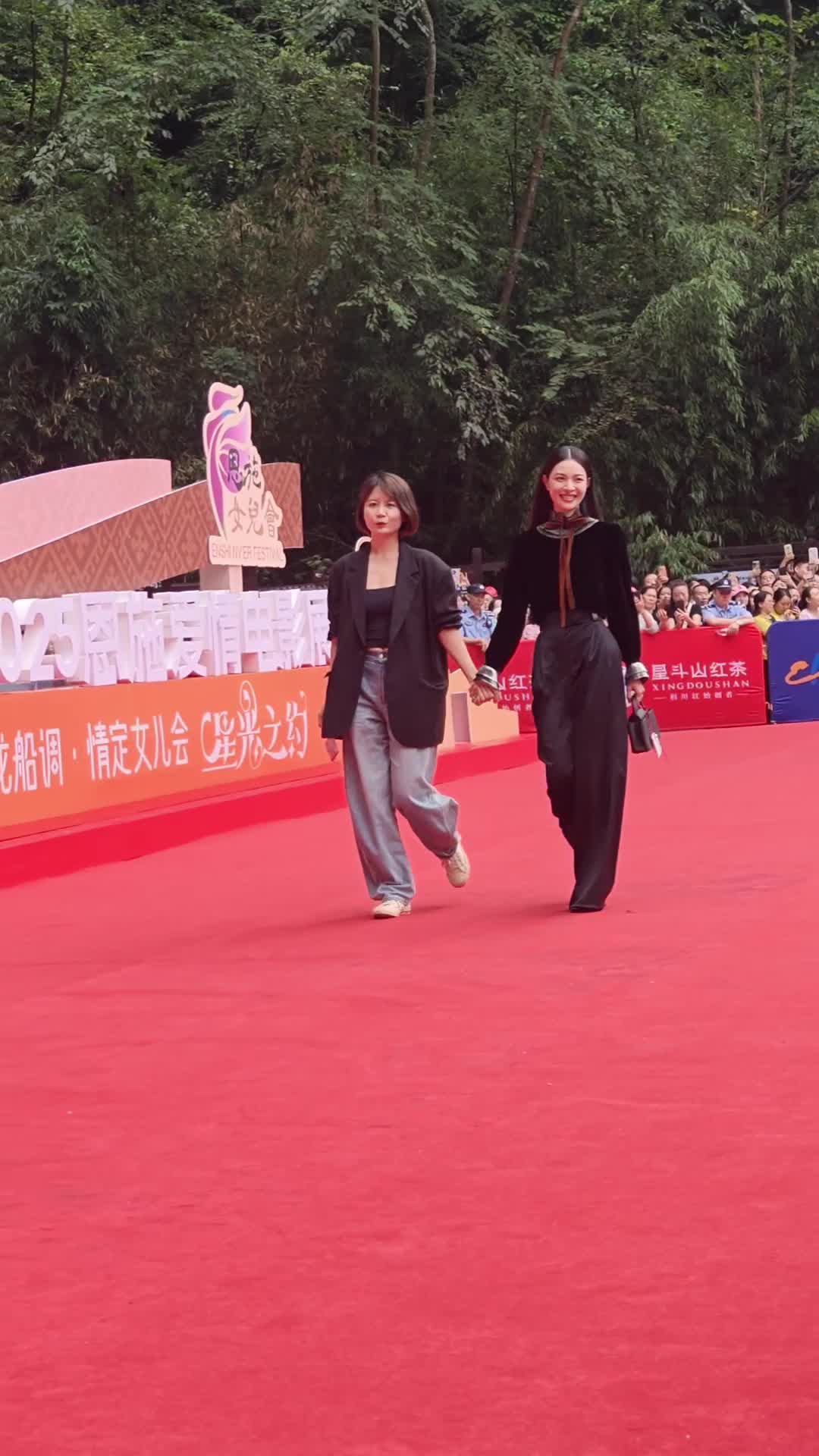 2025年恩施女儿会浪漫启幕  第14、15届“中国影协杯”年度十佳电影剧作在利川揭晓