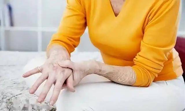 医生告知：车前草很普通，但对于痛风患者来说，5大功效不容忽视