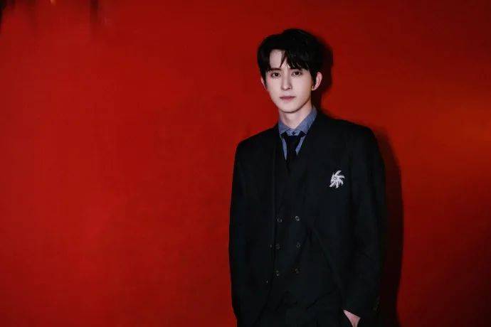 【2025.8.1】明星自己买社保？第四季种地吧？敖瑞鹏强势升咖？张婧仪男朋友？明星助理都不好看？孟子义生日？