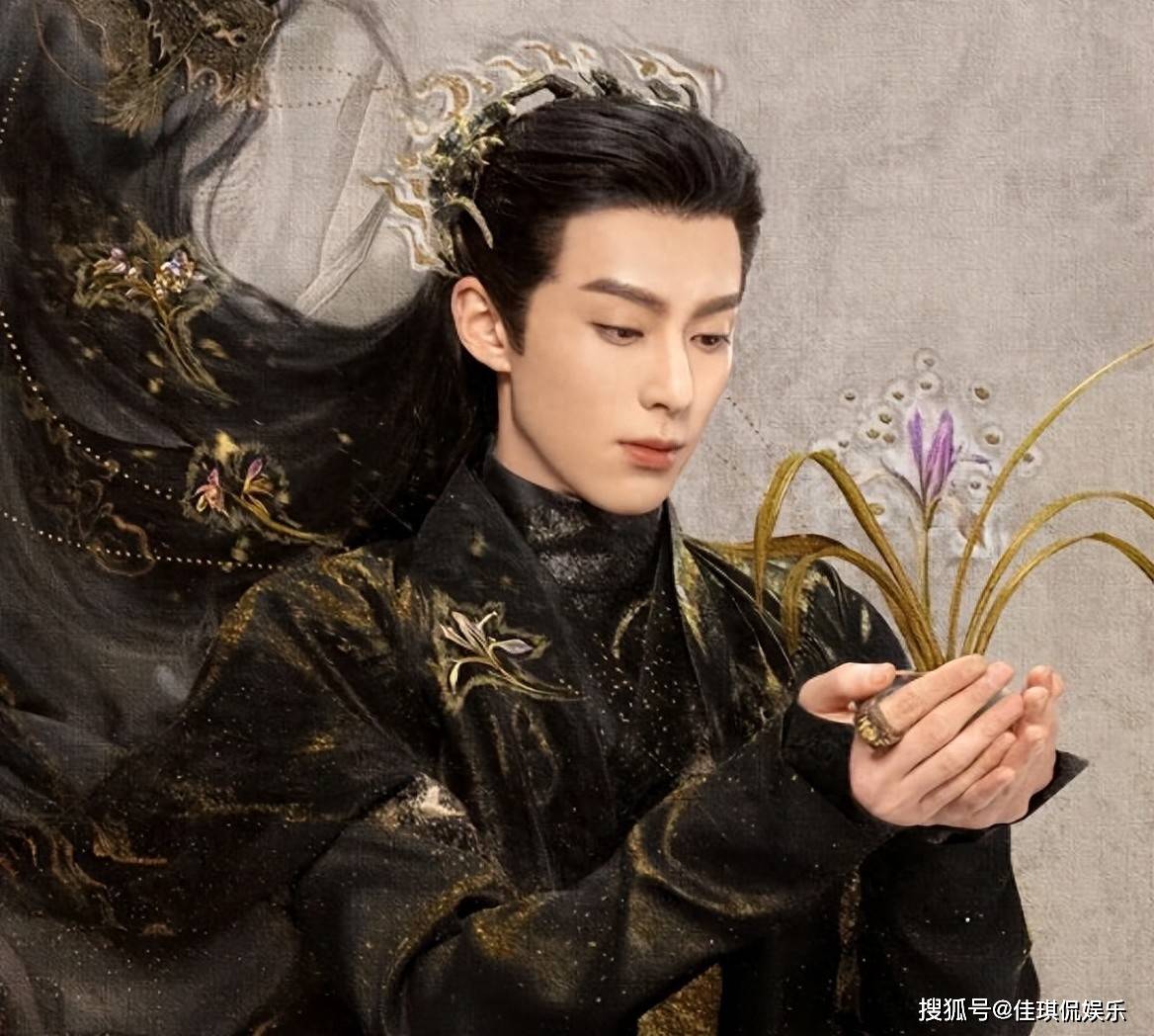 王鹤棣越扒越有！回应女友录音事件，天价分手费风波只是冰山一角