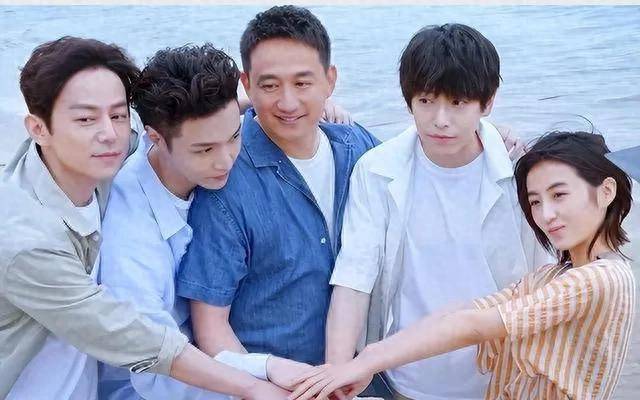 原创            《向往的生活》全员回归，51岁何炅比彭彭还少年，张艺兴和张子枫也在