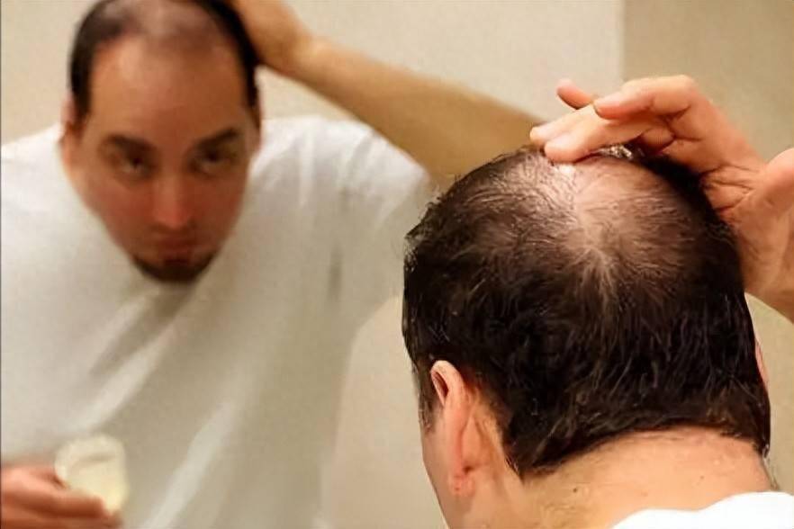 医生发现：男人容易“断崖式衰老”的2个年龄段，熬过或可更长寿