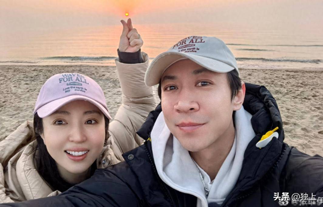 原创            张维伊妈妈因他去世，董璇下意识举动火了，绝对爱他爱到了骨子里