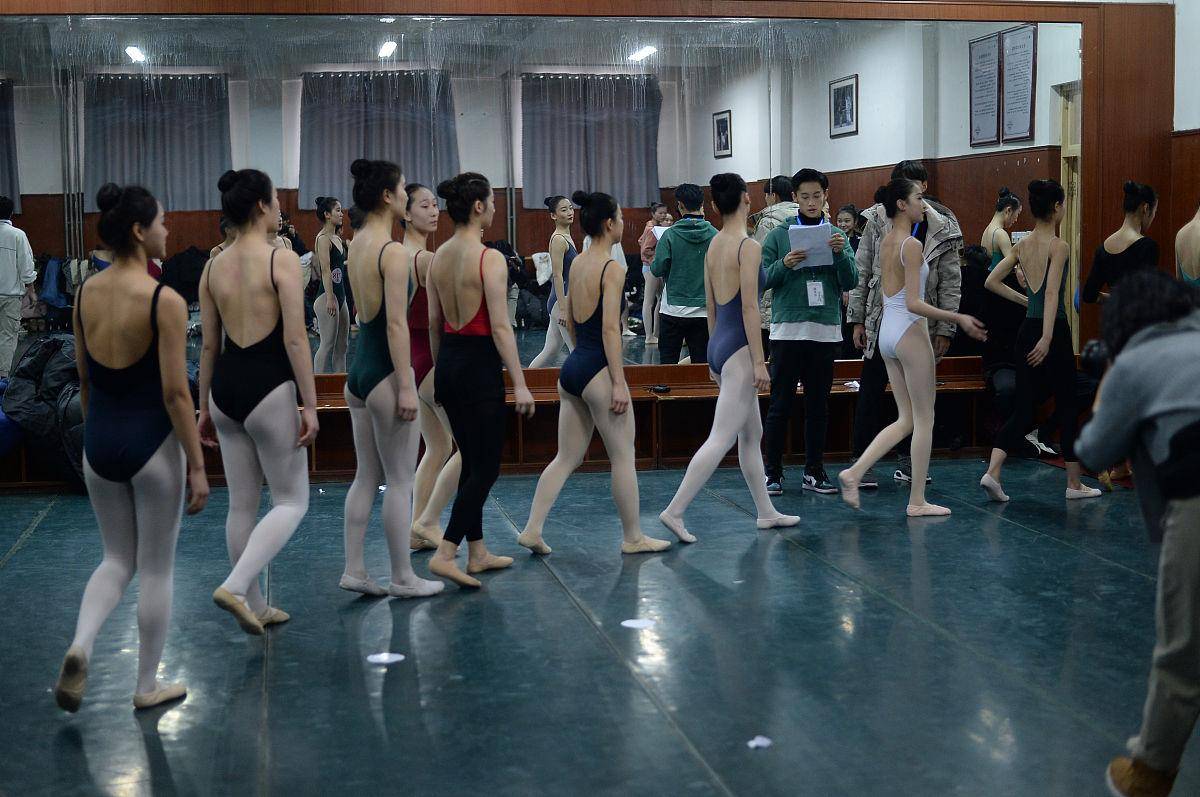 表演系有哪些学校？全国顶尖表演艺术院校全攻略