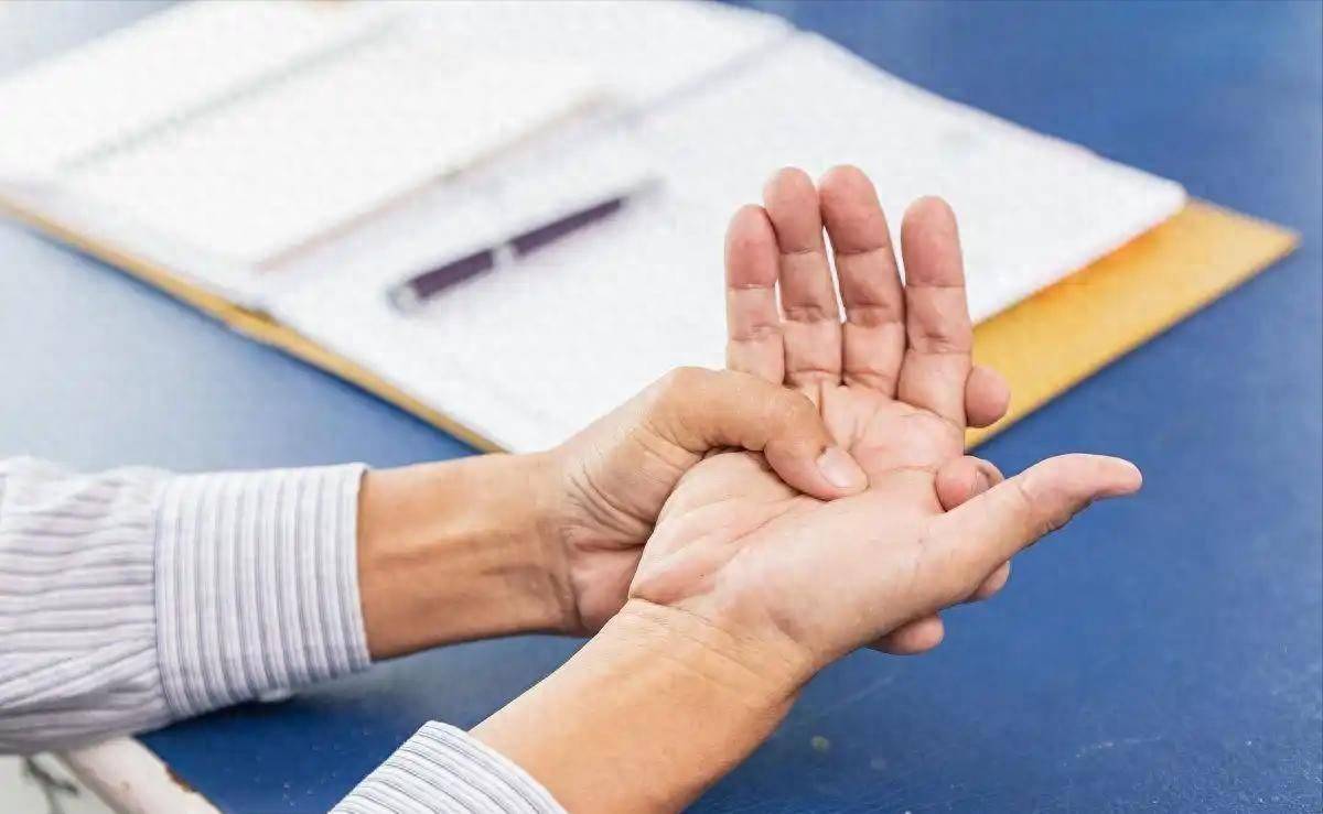 高血脂与吃水果有关？医生提醒：血脂飙升，吃水果切记“4不要”