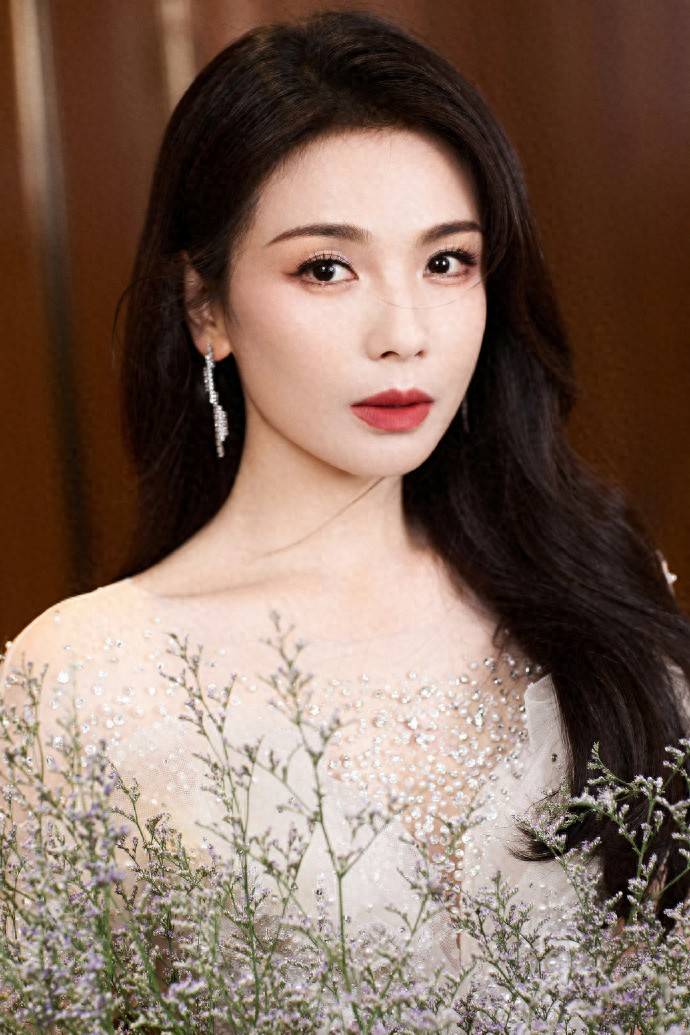 原创            王珂也没想到，为自己还清上亿债务的刘涛，走上了另外一条上坡路