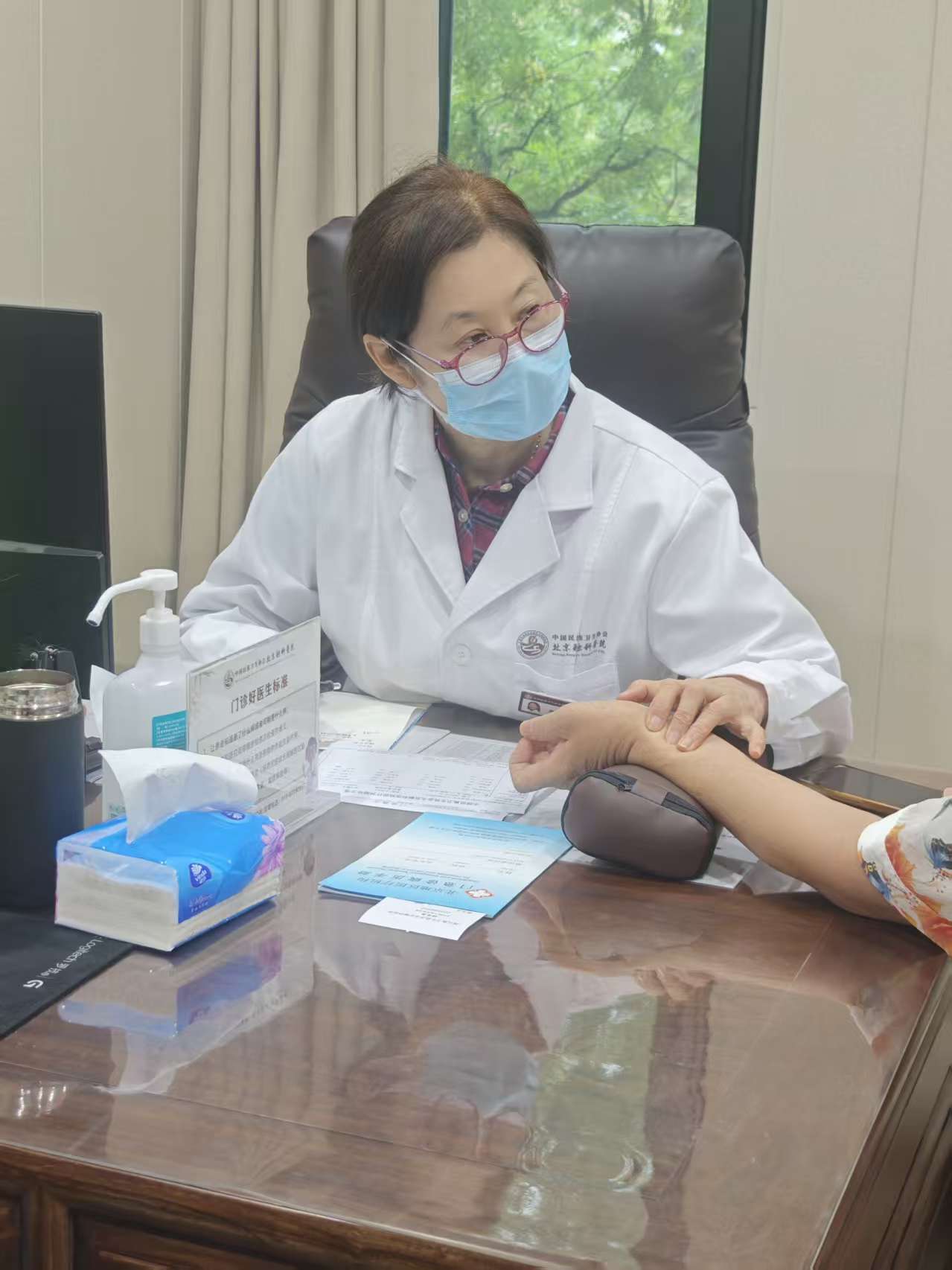 风湿免疫专家齐岩医生：深耕干燥症调理，倡导滋阴润燥、标本兼治