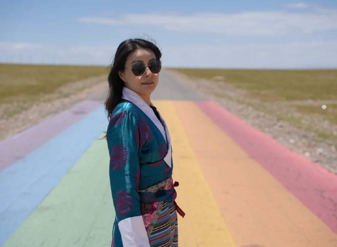 郭晶晶霍启刚西藏甜蜜游！藏服写真惊艳全网