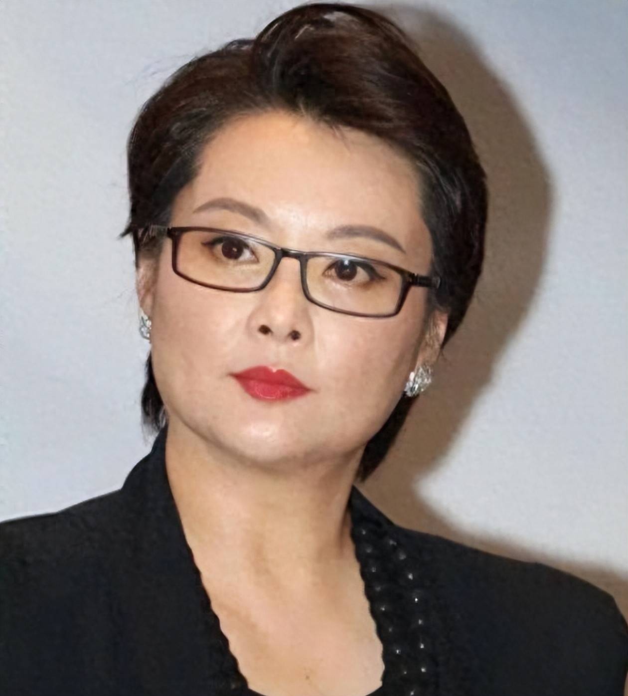 原创            70岁晚节不保!袁立不再隐瞒，张国立丑闻曝光，该慌的不止李红