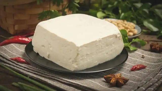 豆腐不能隔夜，会致癌？医生再三告诫：真正不能隔夜的，是这5样