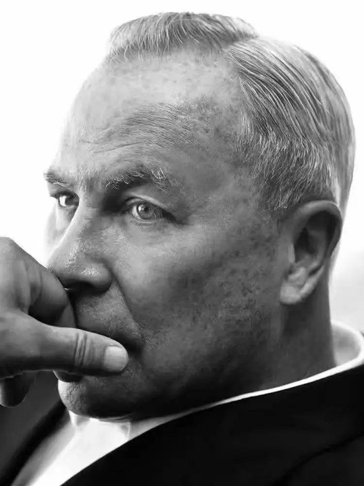 消息传来！著名导演在家中去世